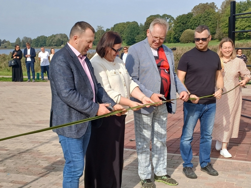 Bērnu rotaļu laukums pie Vilkmuižas ezera