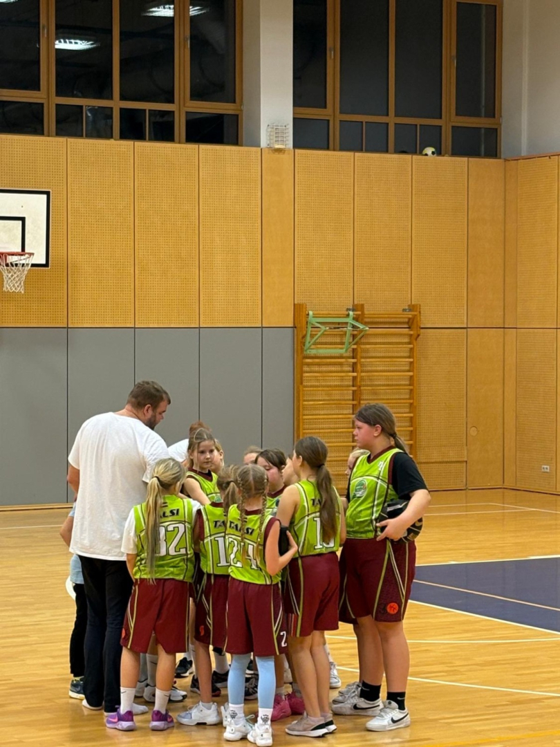 Basketbola spēle U12 meitenēm