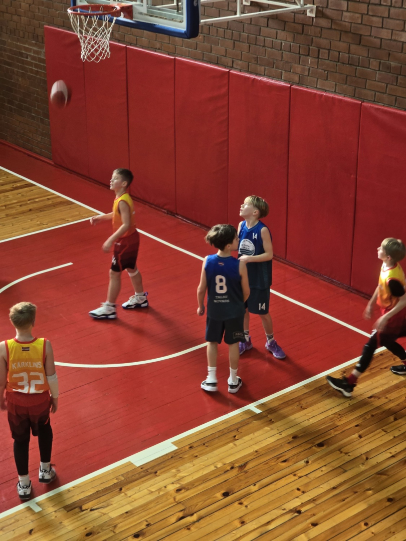 Basketbola spēle U12 zēniem