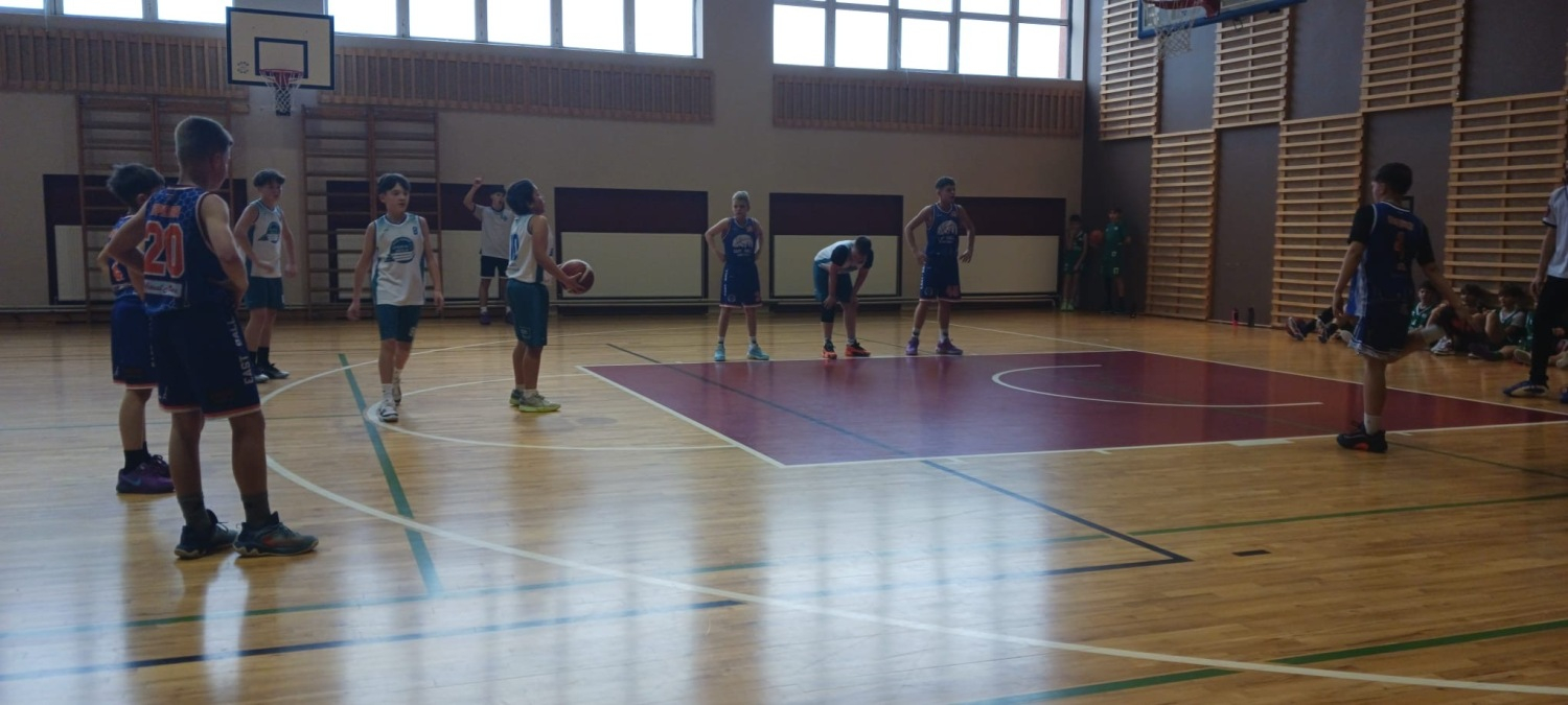 Basketbola spēle U13 zēniem