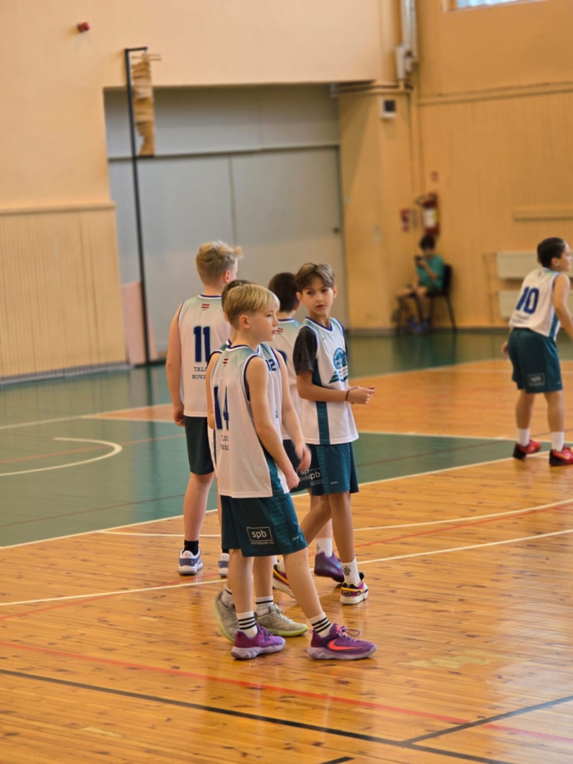 Basketbola spēle U12 zēniem