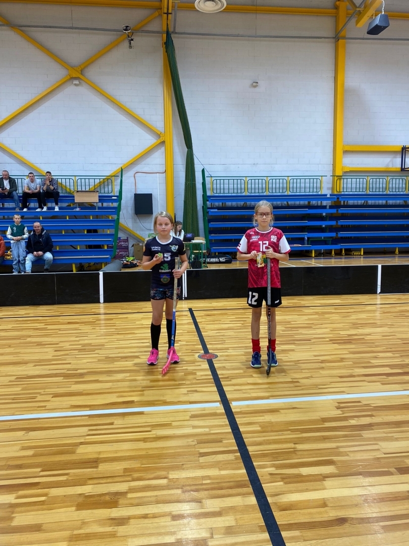 Florbola spēles U10 meitenēm Valkā