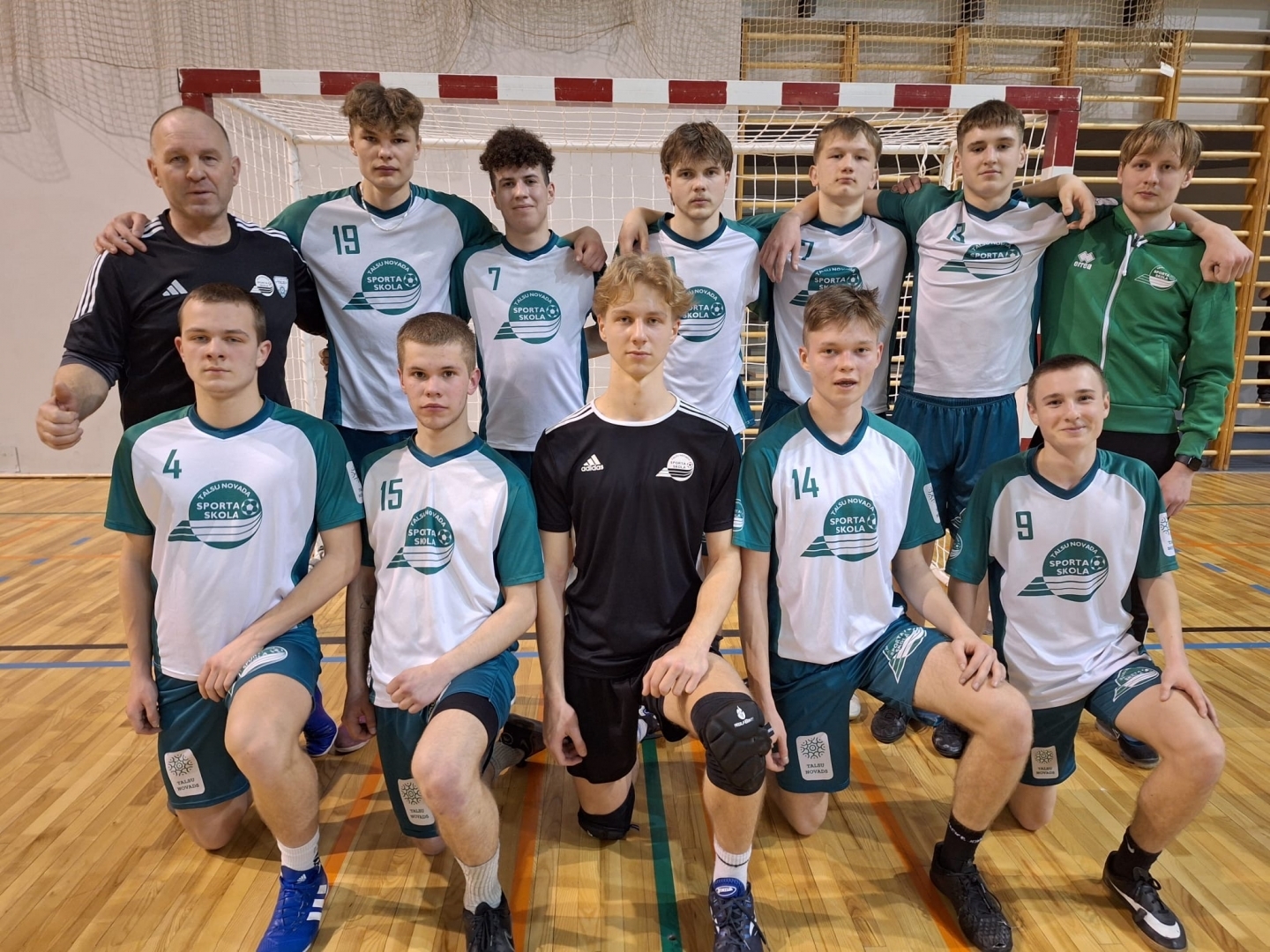 Florbols U19 grupai