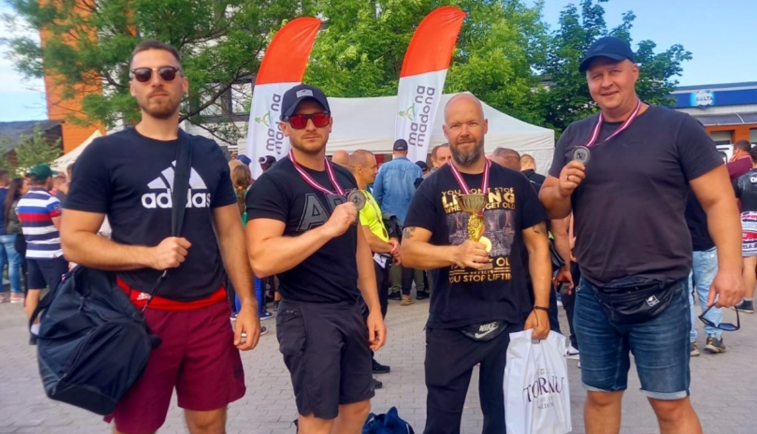​Komandas „Talsu Spēka Atlēti" dalībniekiem veiksmīgi starti Latvijas čempionātā spiešanā guļus uz atkārtojumu skaitu Madonā
